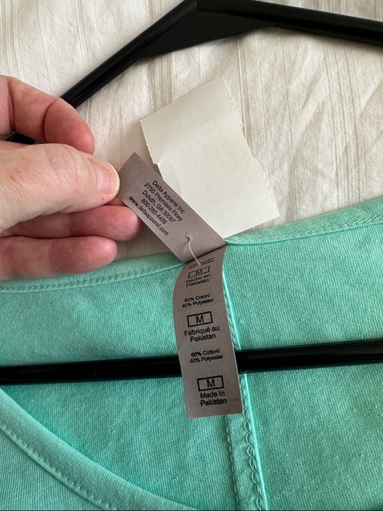 Mint Green Short Sleeve Tee with Silver Sequin Wave Emblem Graphic Size Medium - Picture 4 of 7